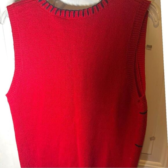 Vintage 1990s Capacity  red Christmas/ Holiday Vest with festive motif. Button - Picture 2 of 9